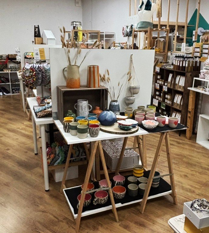 La Pause Argile propose ses créations aux Herbiers, chez Midi 22 - 3 rue de la Bienfaisance.